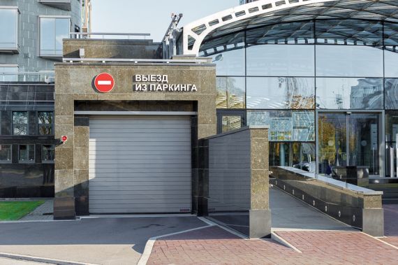 Срок экспозиции дорогой квартиры большой площади, но без паркинга, увеличивается в 2-3 раза