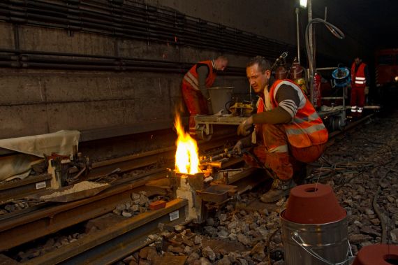 На станции метро «Новопеределкино» начали возводить основные конструкции