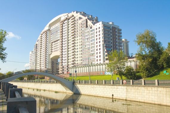 Покупку квартиры в новостройке лучше отложить до весны