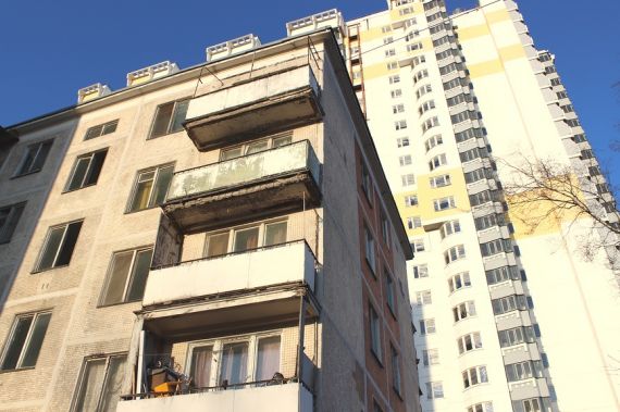 Несмотря на кризис, «хрущевки» в Москве сносят и расселяют в срок