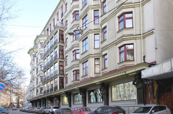 Долларовая стоимость элитного жилья в Москве снизилась
