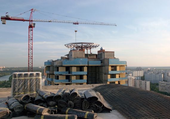 Свыше 90% жилья в новостройках Москвы реализуется по ДДУ