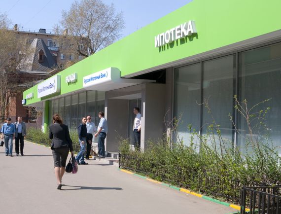 Спрос на ипотечные кредиты снизился за год на 36%