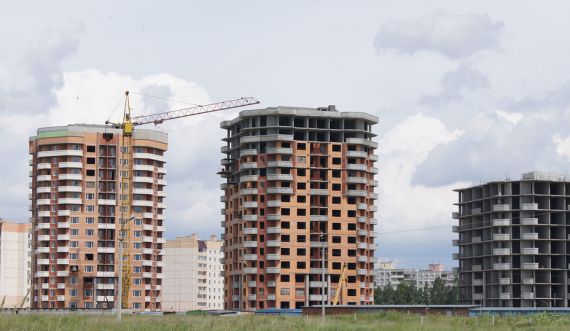 Каждый десятый застройщик в Москве отстает от графика