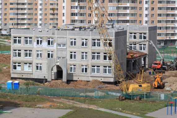 Полтора десятка подмосковных муниципалитетов отстают по строительству детсадов