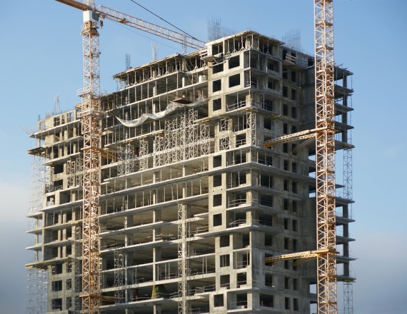 Власти Подмосковья готовы каждый год справляться с десятью долгостроями