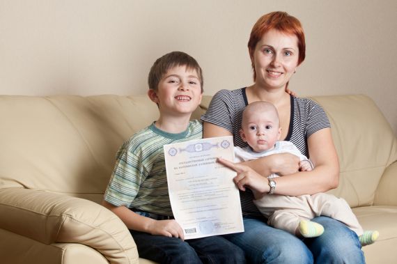 Президент одобрил внесение изменений в закон о материнском капитале