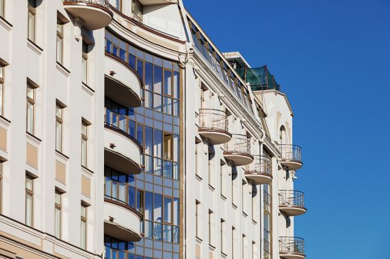 Интерес к аренде элитного жилья в Москве снизился на 30%