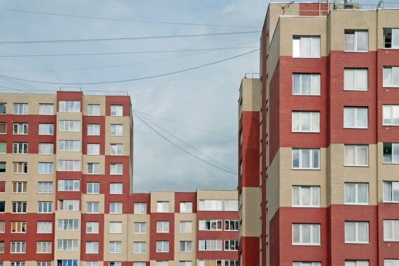 Из-за кризиса спрос на квартиры в России упал на четверть