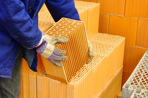 Российское жилье на 90% построено из отечественных стройматериалов – Мень