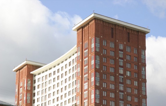 Покупатели жилья бизнес-класса в Москве могут выбирать из 10 тыс. квартир и апартаментов.