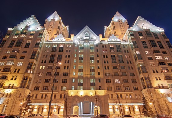 «Трешки» в столичных новостройках эконом-класса за год подешевели почти на 30%