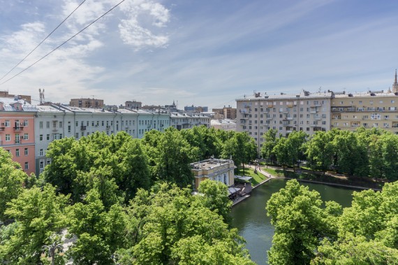80% арендных квартир у Патриарших прудов в Москве снимают иностранцы