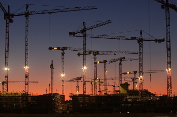 На контроле подмосковного правительства находится около 60 жилых долгостроев