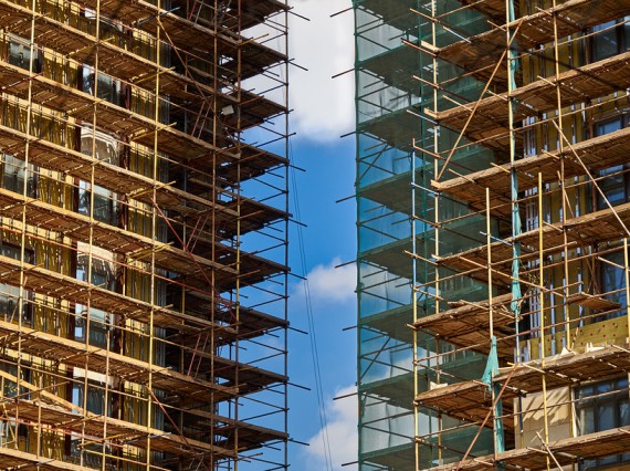 Тема капитального ремонта в России стала чрезвычайно политизированной – чиновник