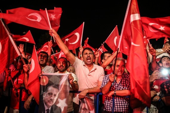 В Турции полным ходом идет еще один переворот