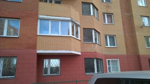 Продается двухкомнатная первичка расположение комитетский ле.